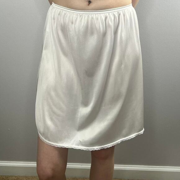 Vintage Vassarette Slip Skirt Size Small Pull On Stretch Nylon - Picture 1 of 5